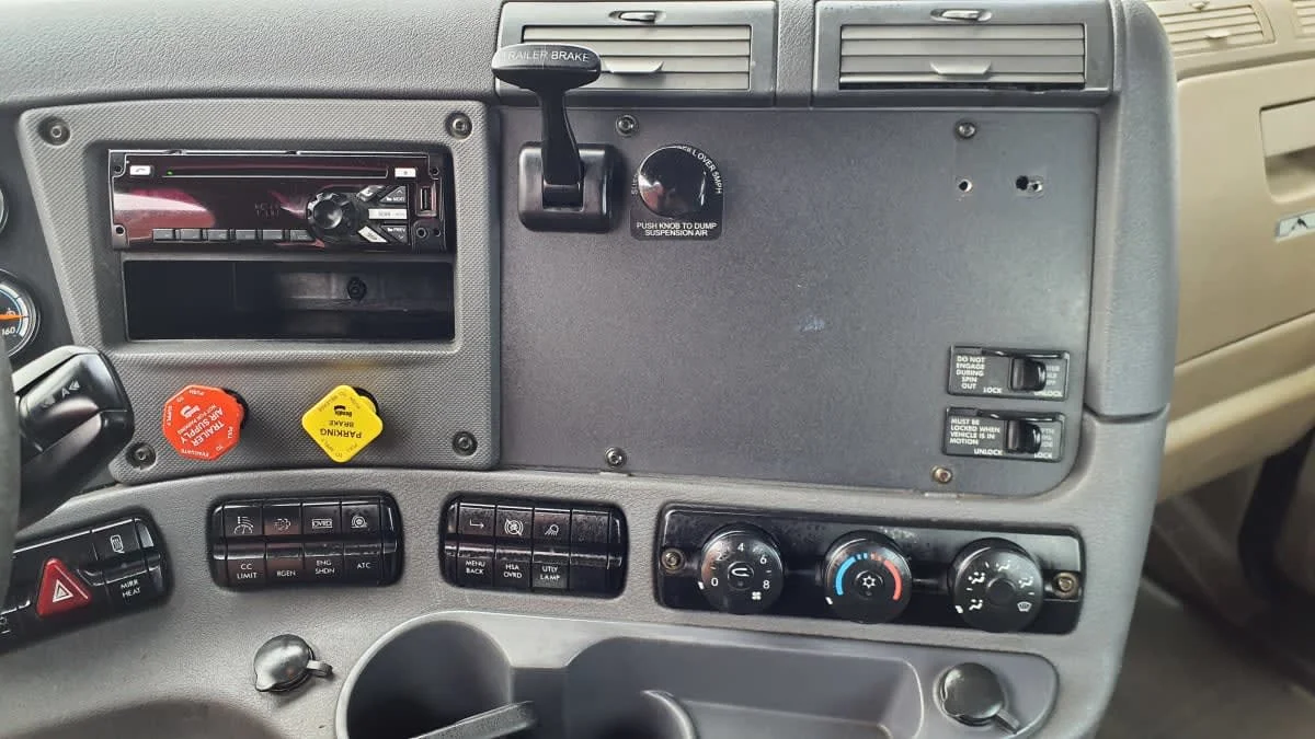 2017 Freightliner Cascadia in Springfield, MA — photo 7
