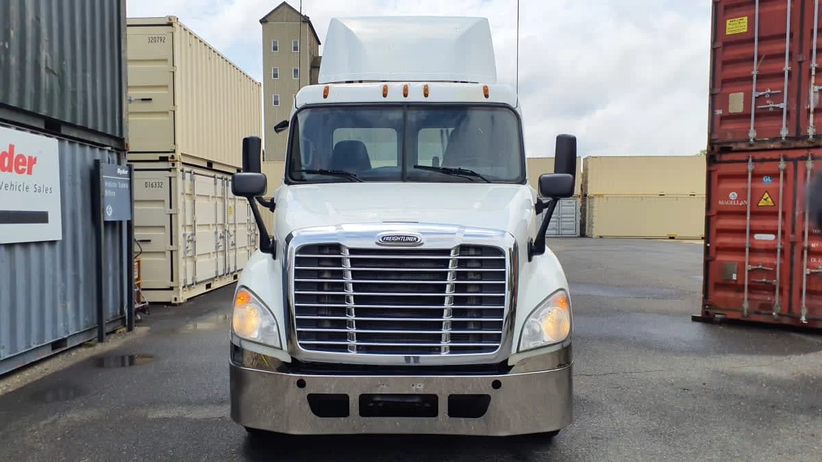 2017 Freightliner Cascadia in Springfield, MA — photo 2