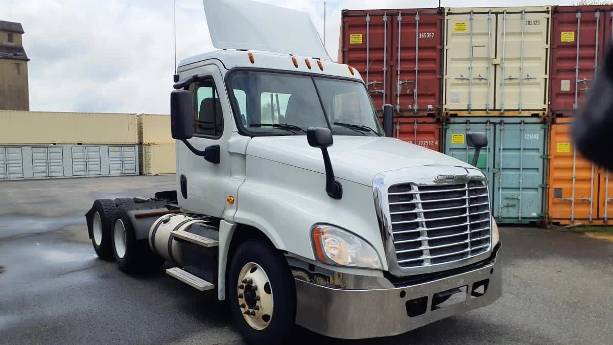 2017 Freightliner Cascadia in Springfield, MA — photo 3