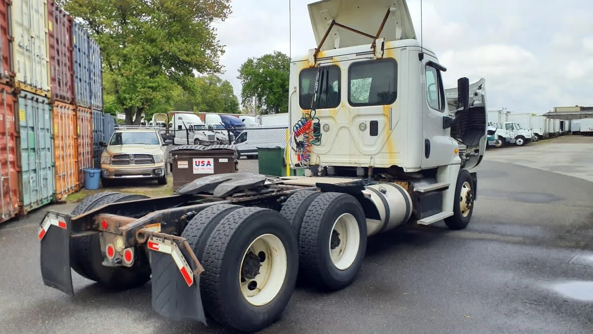 2017 Freightliner Cascadia in Springfield, MA — photo 4