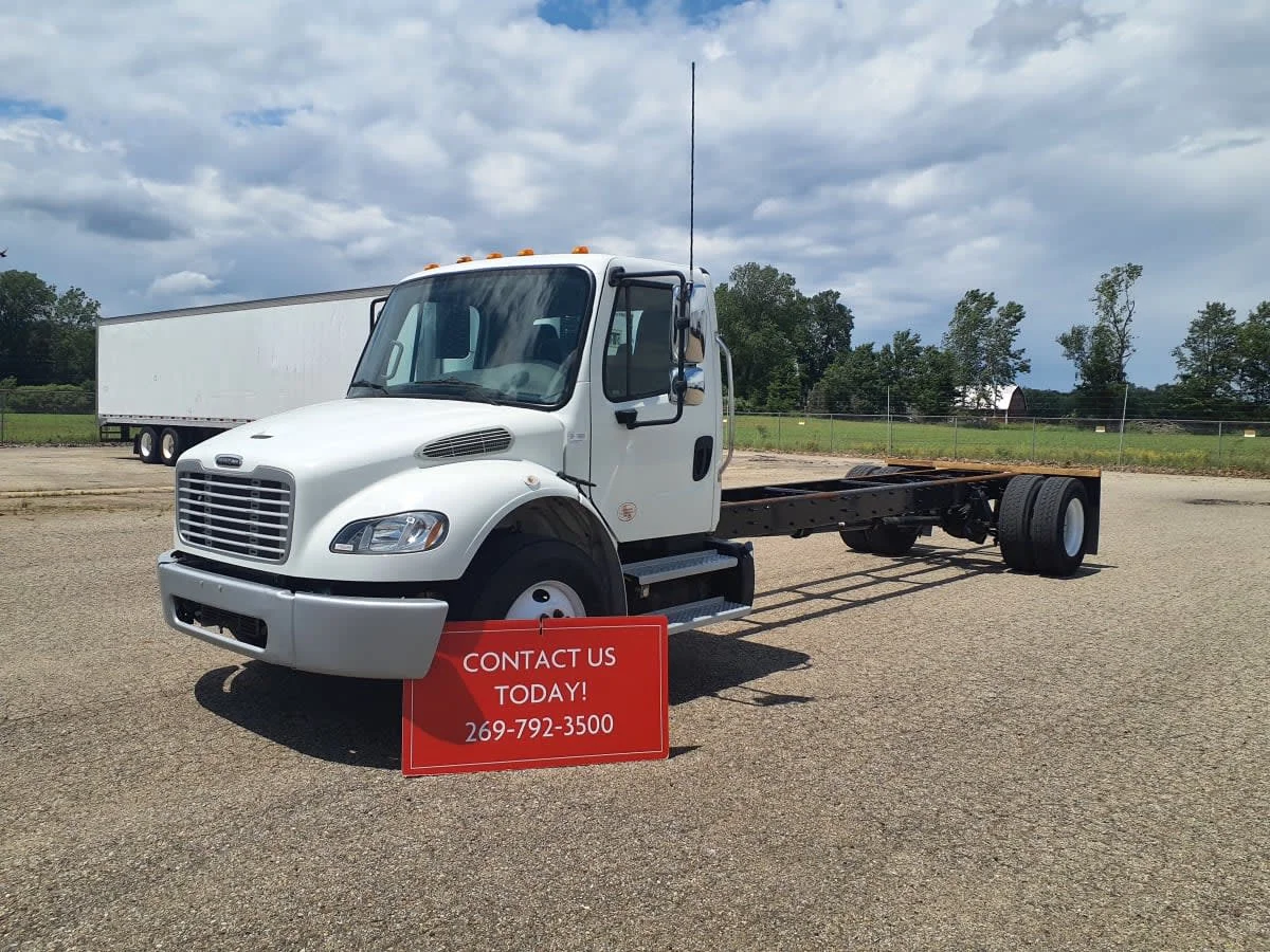 2021 Freightliner M2 106