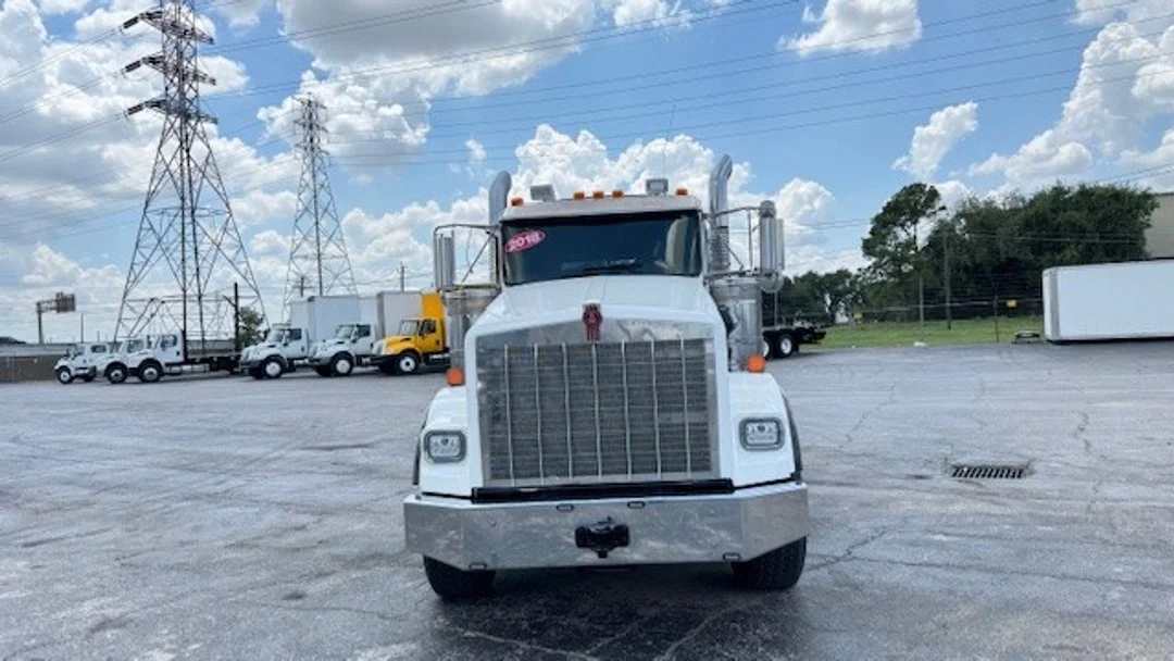 2018 Kenworth T800 - image 11