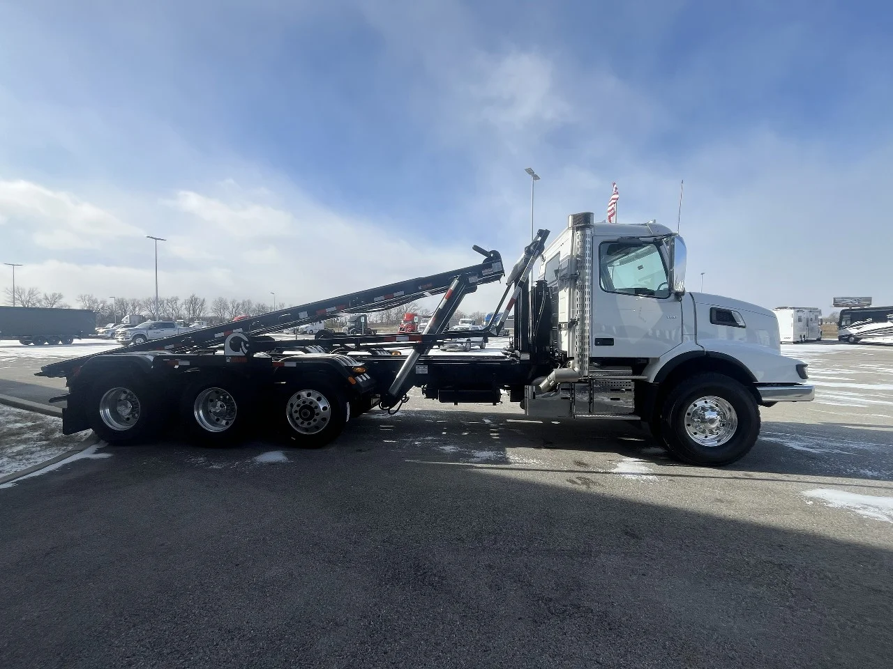 2026 Volvo VHD 300 in Pendleton, IN — photo 4