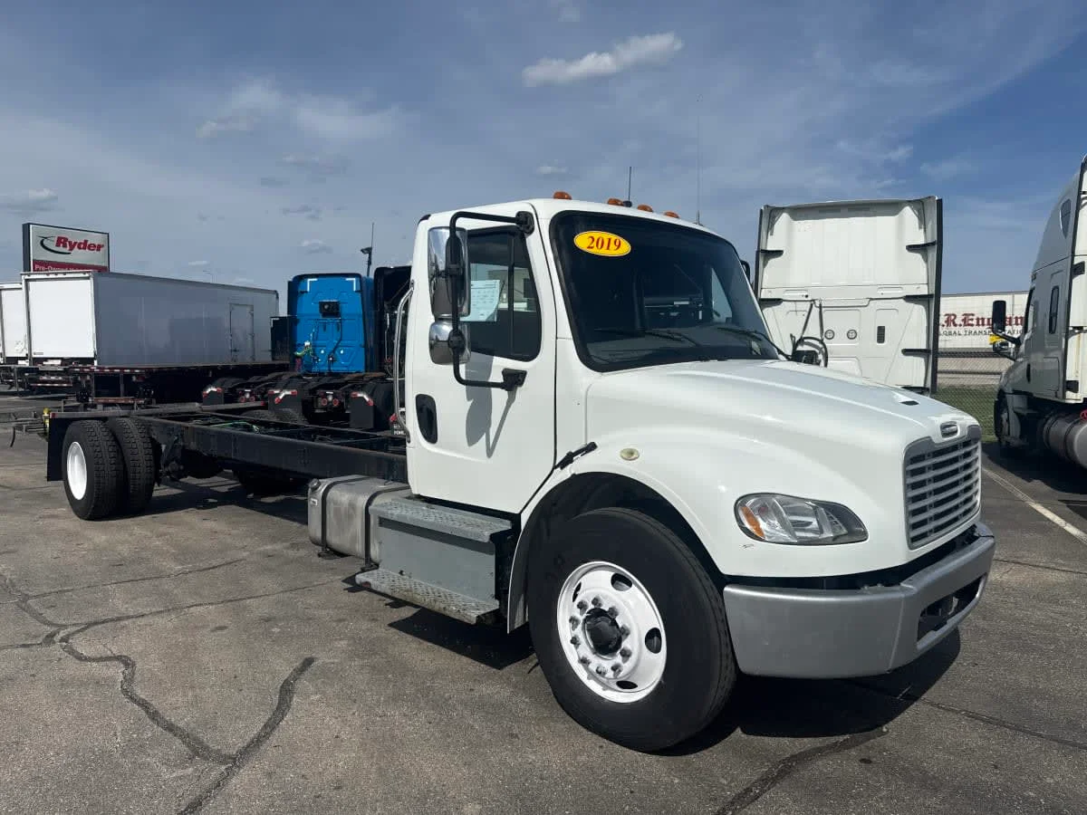 2019 Freightliner M2 106 in Oak Creek, WI — photo 3