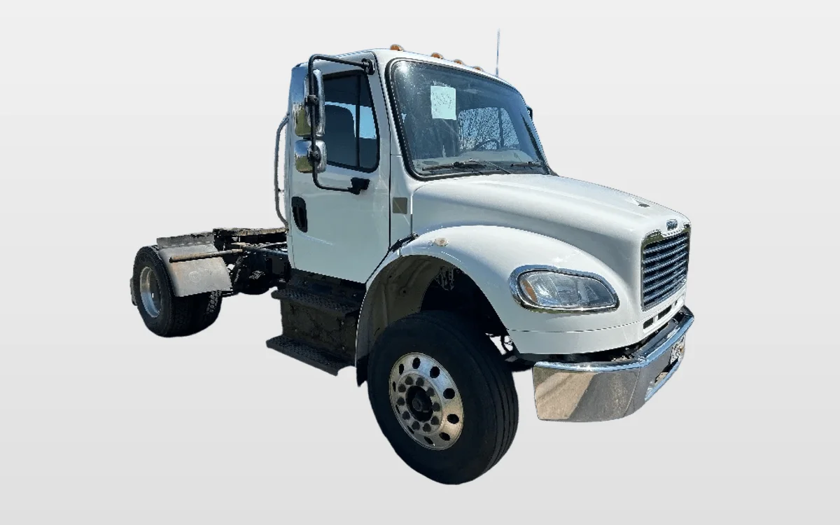 2018 Freightliner M2 106 - image 1