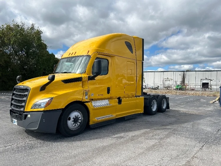 2022 Freightliner Cascadia - image 3