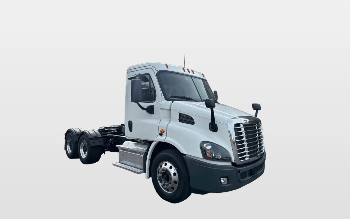 2018 Freightliner Cascadia - image 1