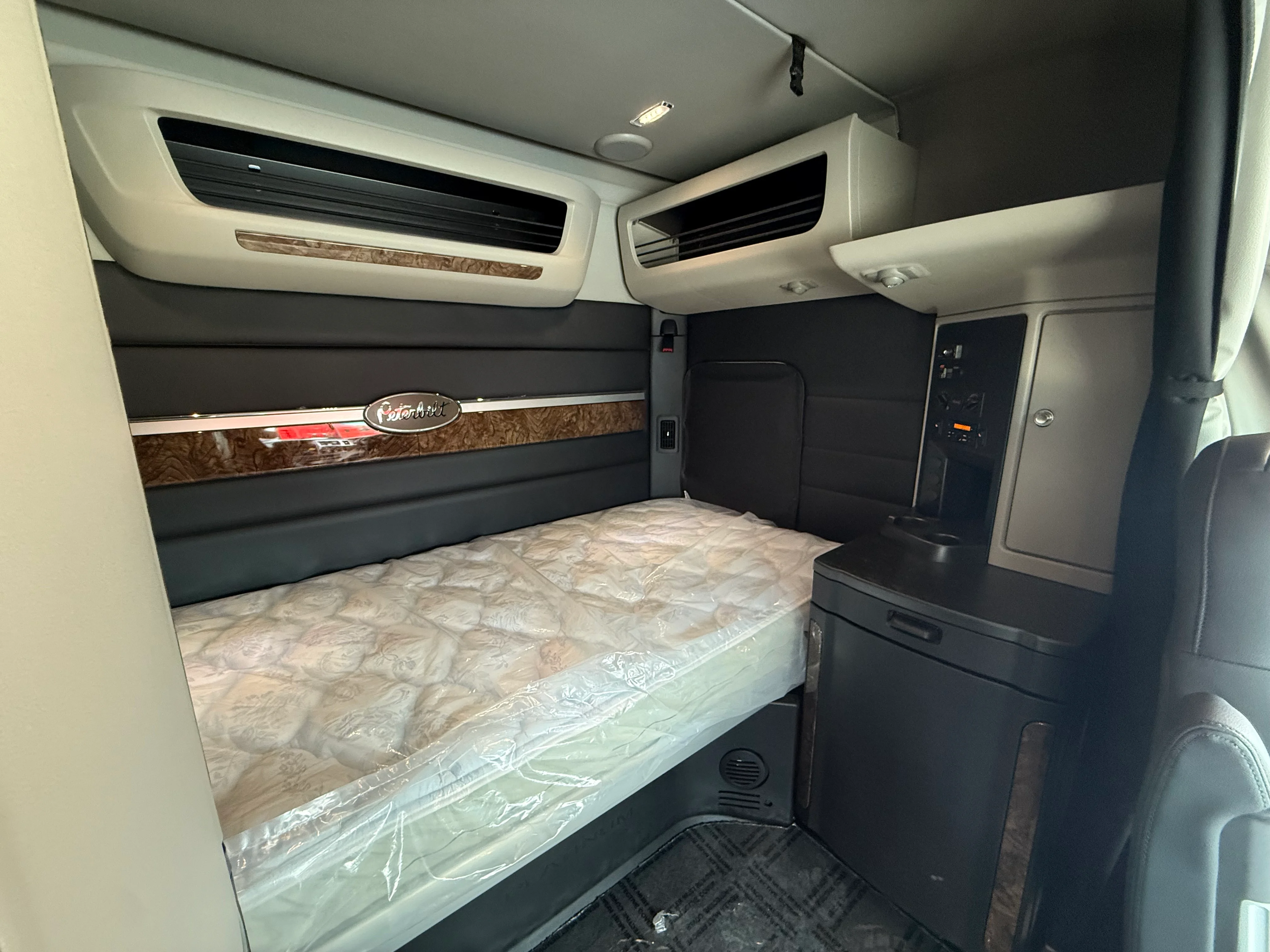 2027 Peterbilt 589 in Lowell, AR — photo 13
