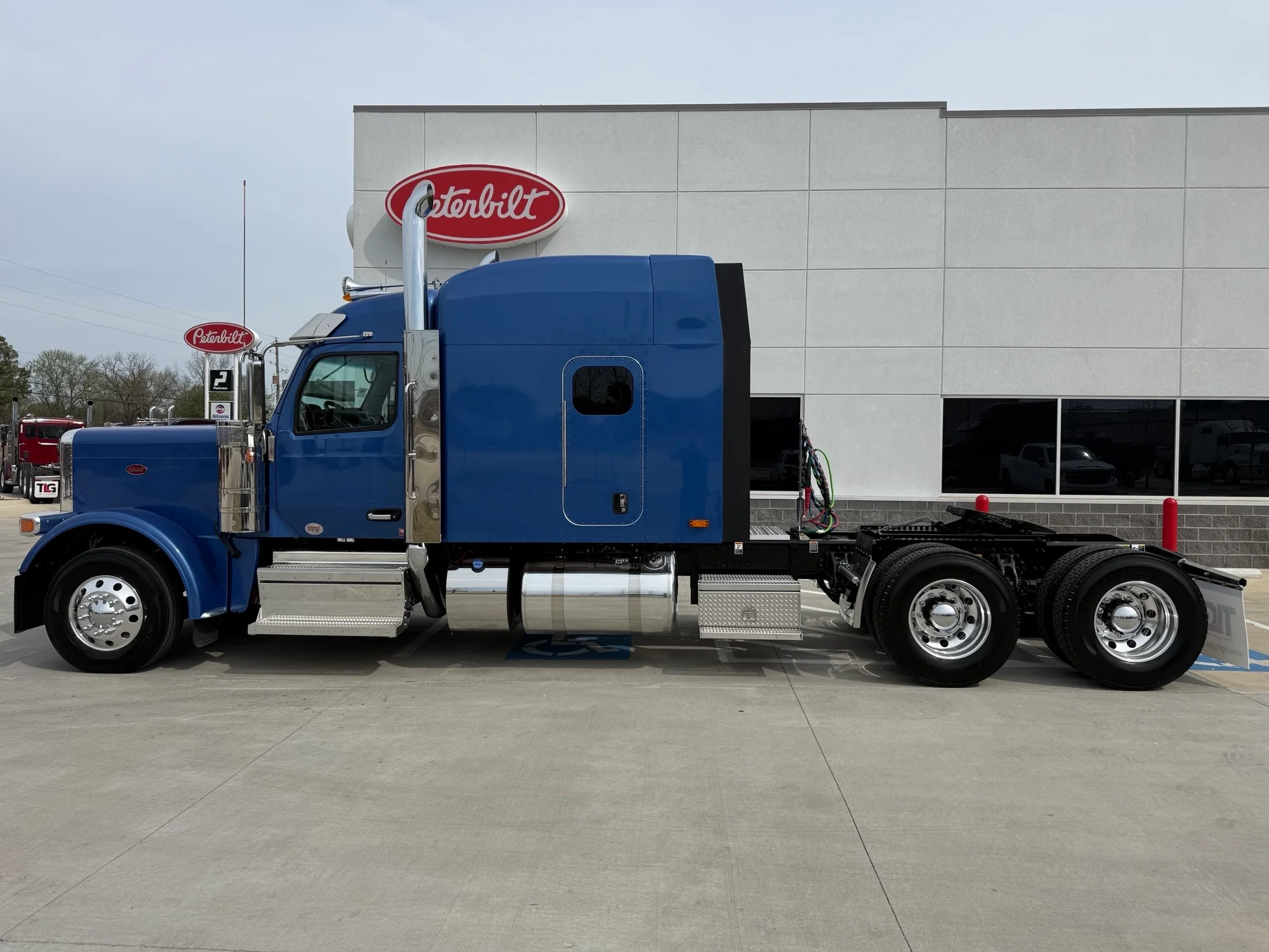 2027 Peterbilt 589 in Lowell, AR — photo 2