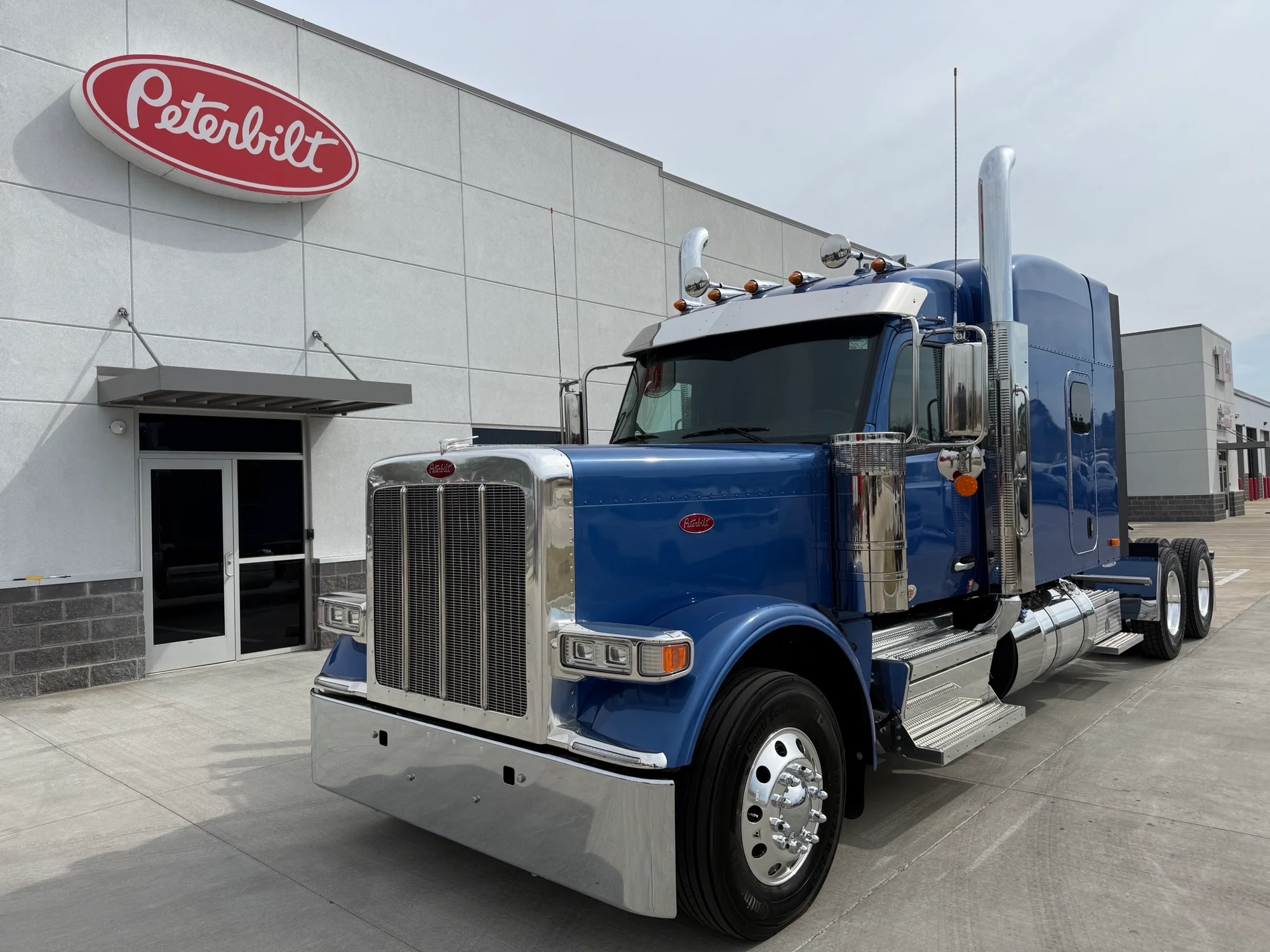 2027 Peterbilt 589 in Lowell, AR