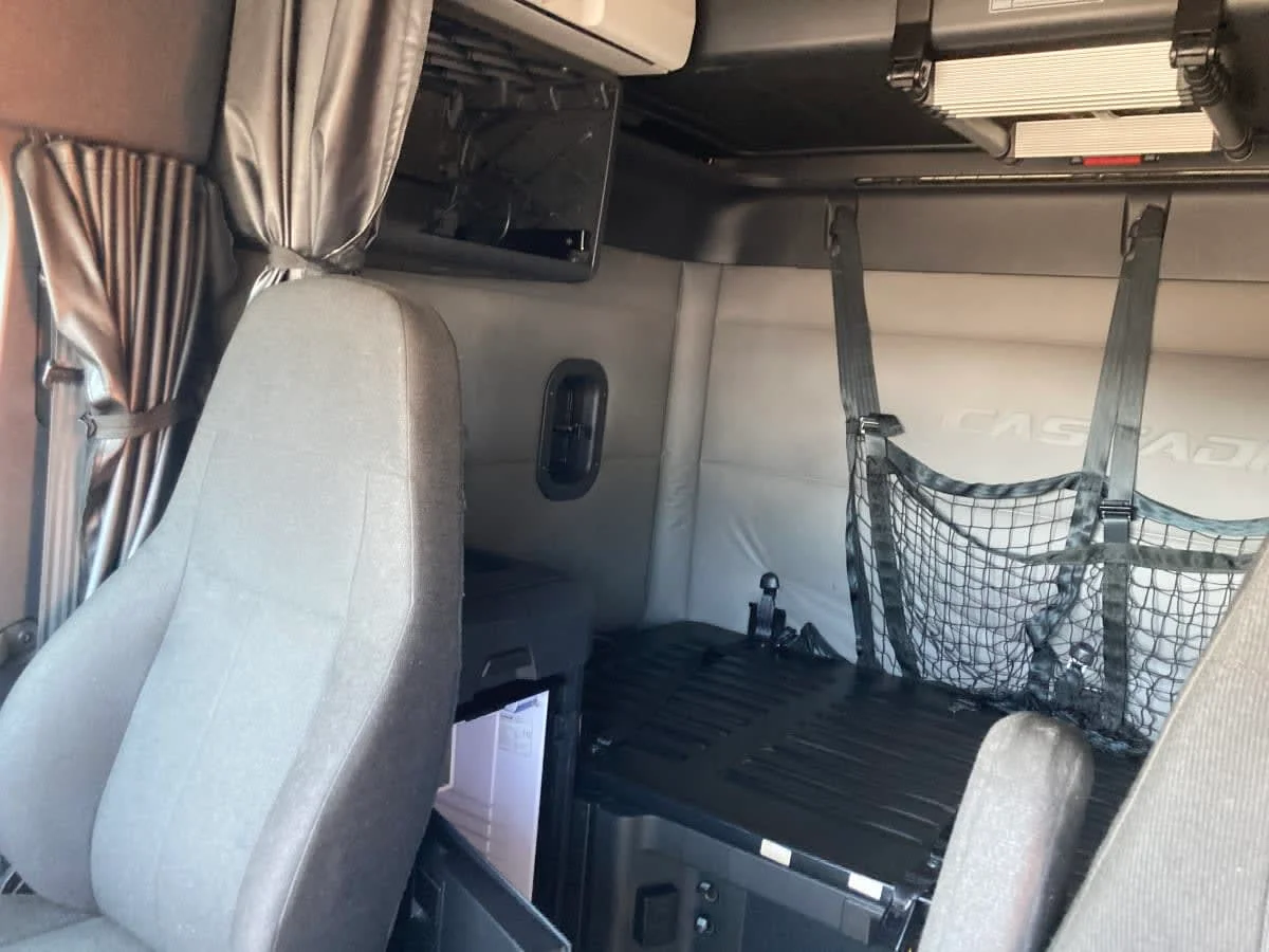 2021 Freightliner Cascadia in Springfield, MA — photo 14