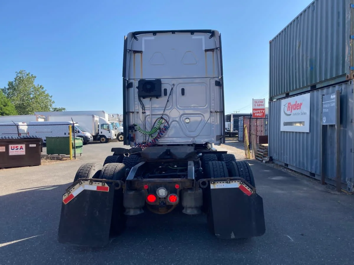 2021 Freightliner Cascadia in Springfield, MA — photo 5