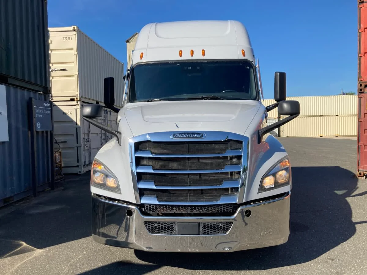 2021 Freightliner Cascadia in Springfield, MA — photo 2