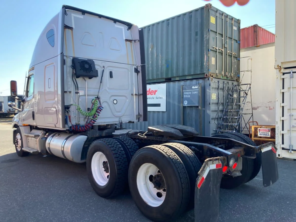 2021 Freightliner Cascadia in Springfield, MA — photo 6