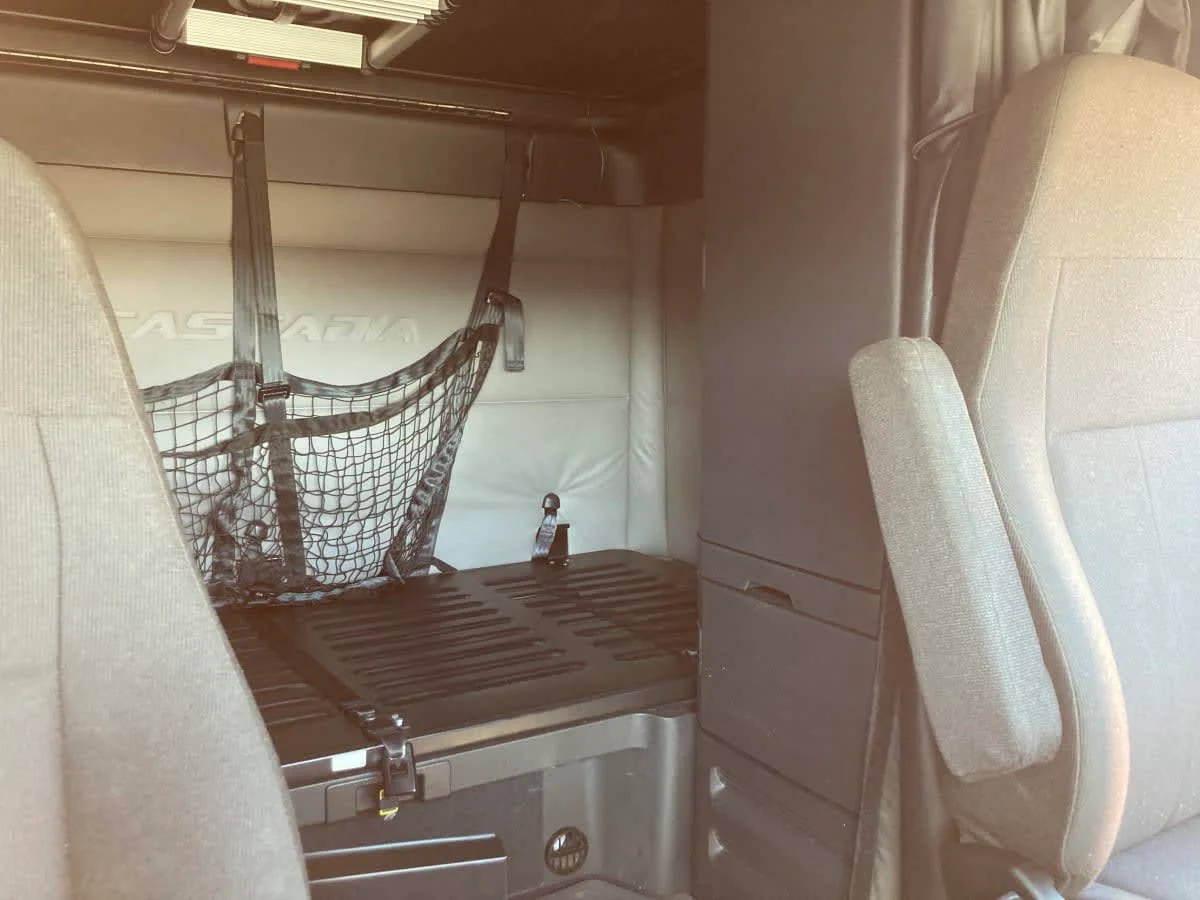 2021 Freightliner Cascadia in Springfield, MA — photo 15