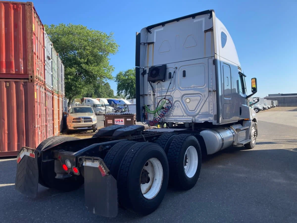 2021 Freightliner Cascadia in Springfield, MA — photo 4