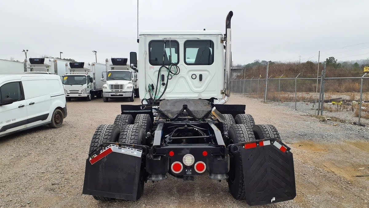 2021 Freightliner Cascadia - image 5