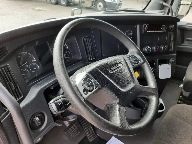 2023 Freightliner Cascadia - image 10