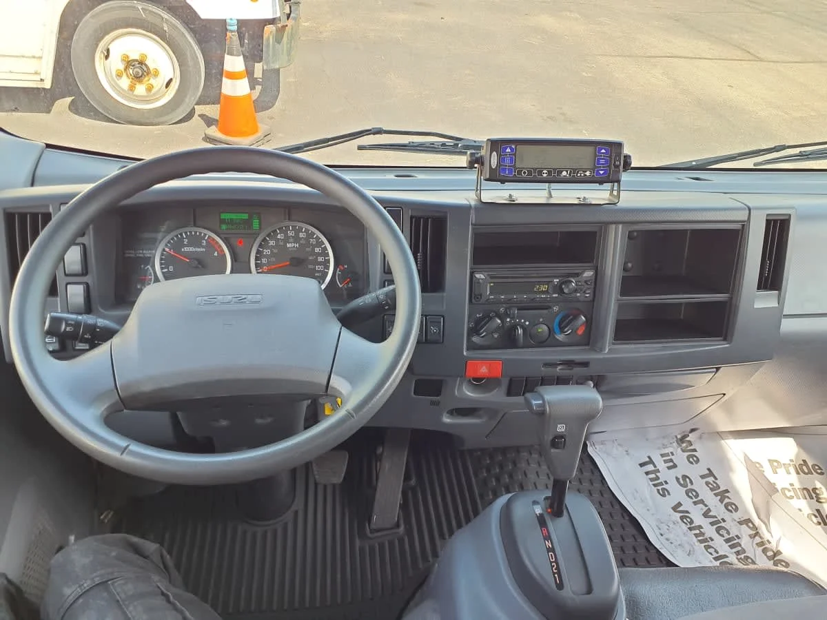 2019 Isuzu NRR in Bolingbrook, IL — photo 8