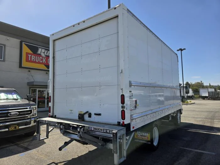 2020 Isuzu NPR — photo 10