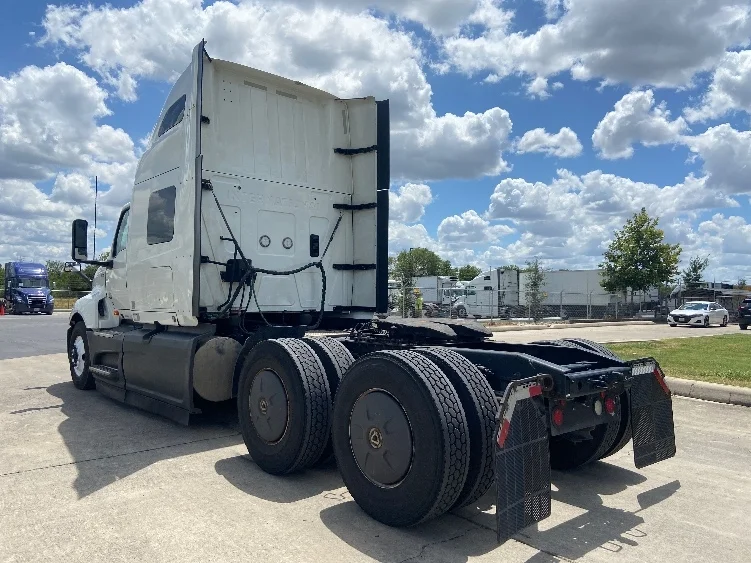 2024 International LT in San Antonio, TX — photo 5