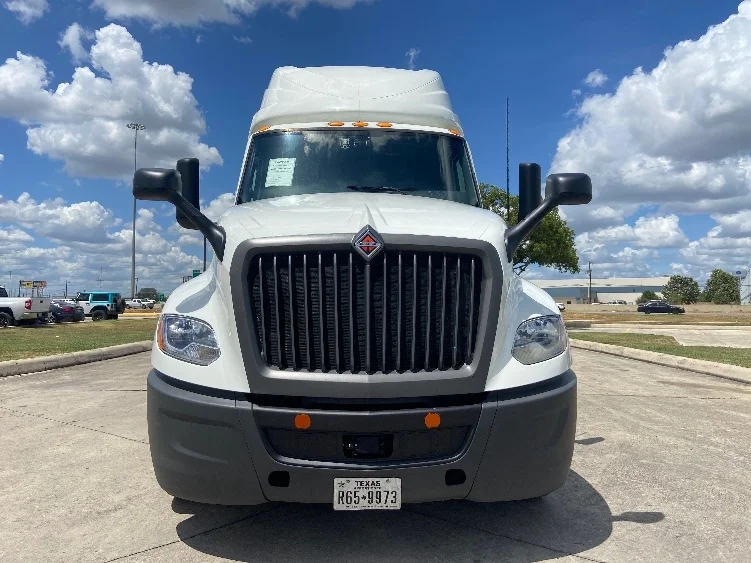 2024 International LT in San Antonio, TX — photo 2