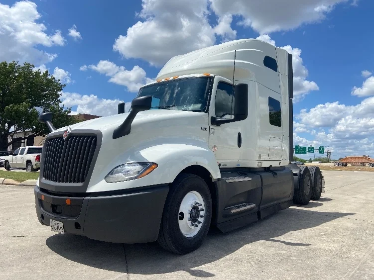 2024 International LT in San Antonio, TX — photo 3
