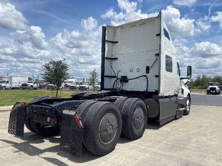 2024 International LT in San Antonio, TX — photo 7