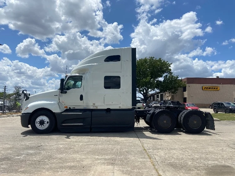 2024 International LT in San Antonio, TX — photo 4