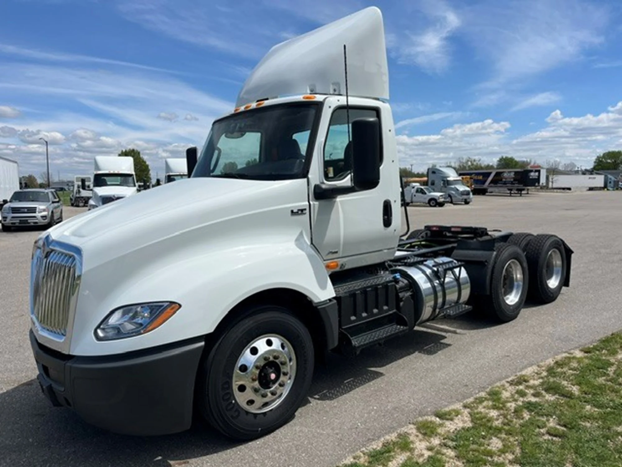 2024 International LT in MI — photo 3