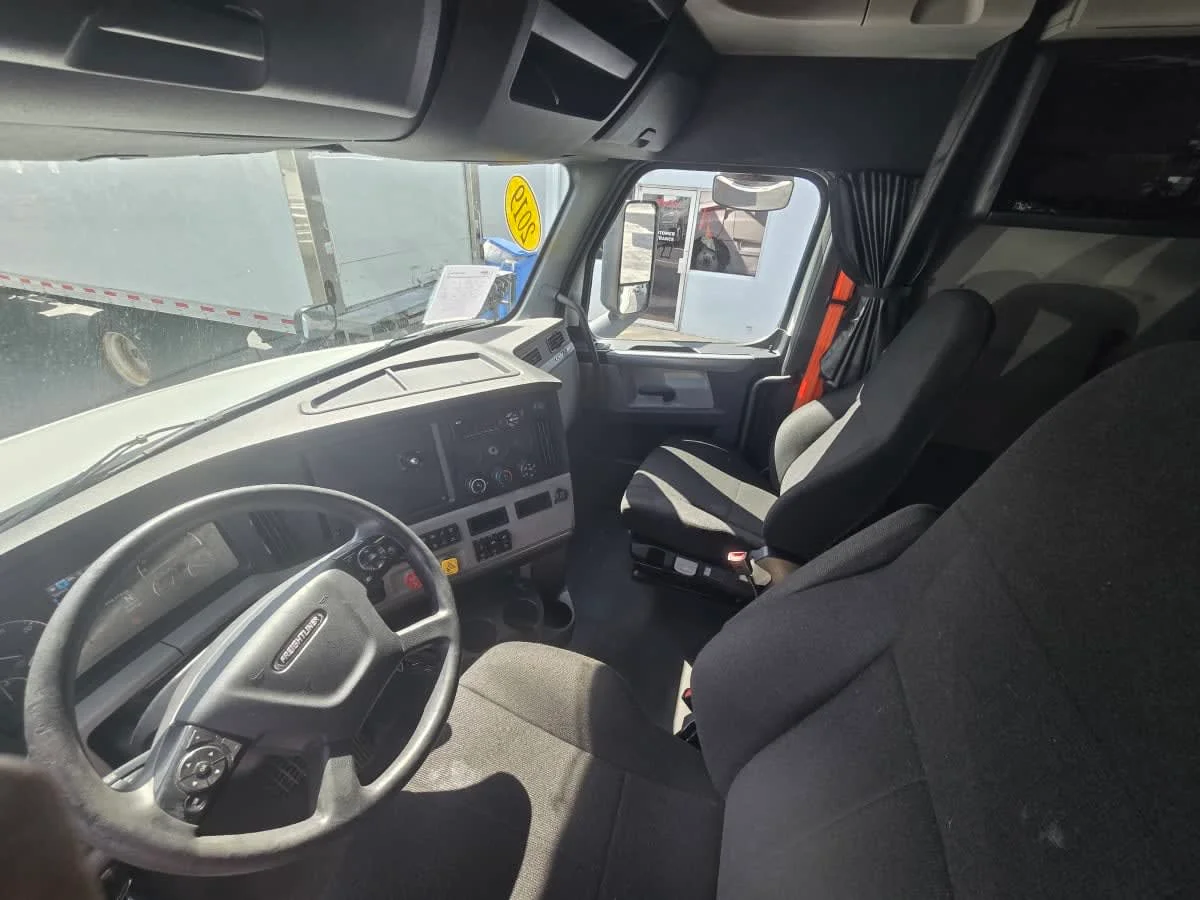 2019 Freightliner Cascadia - image 7
