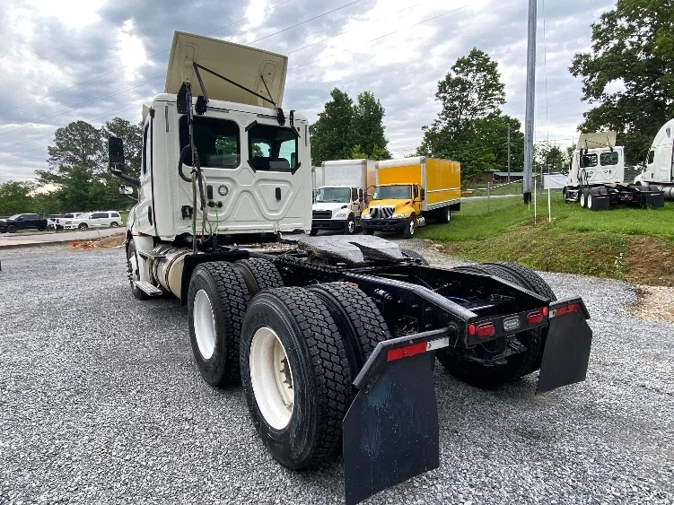 2018 Freightliner Cascadia in Cleveland, TN — photo 5