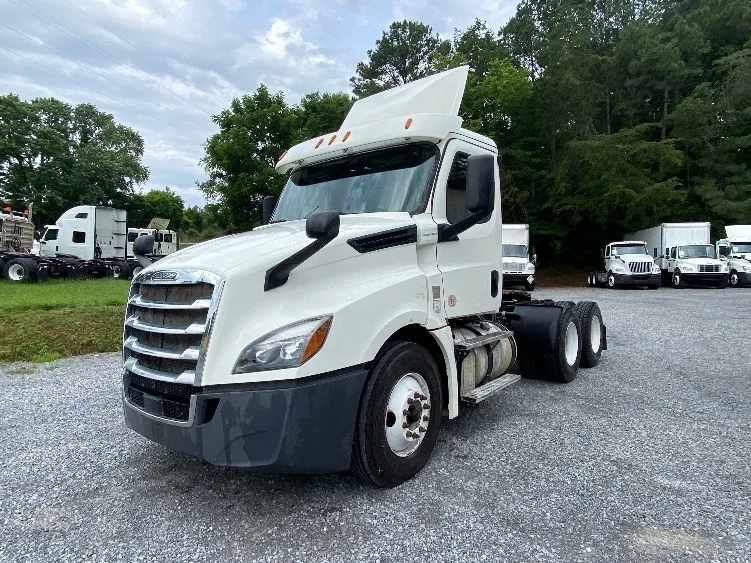2018 Freightliner Cascadia in Cleveland, TN — photo 3