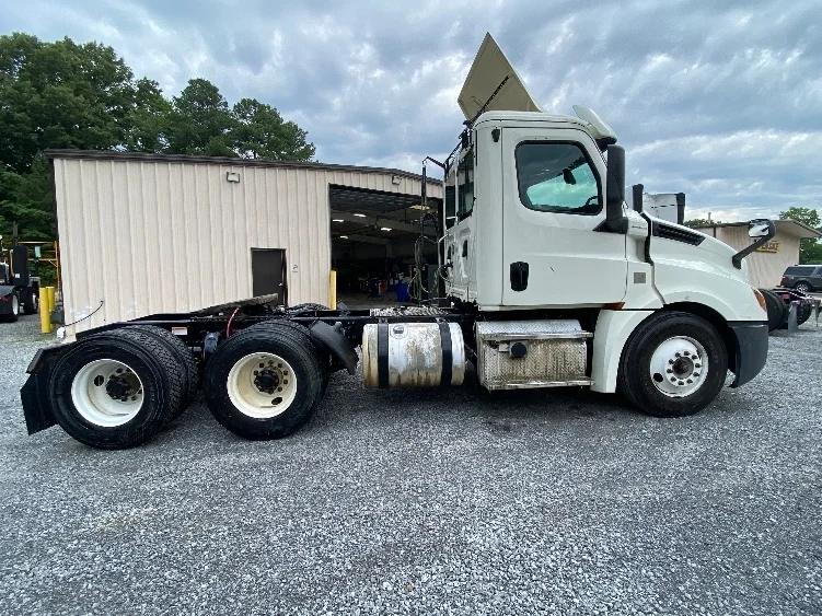 2018 Freightliner Cascadia in Cleveland, TN — photo 8