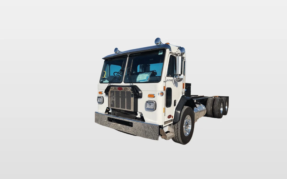 2026 PETERBILT 520 - image 1