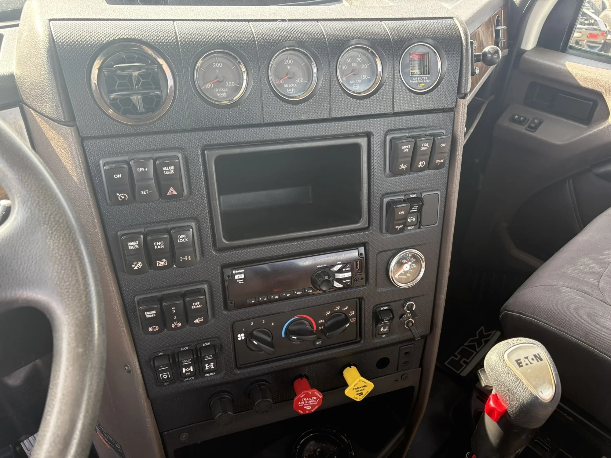 2019 International HX - image 20