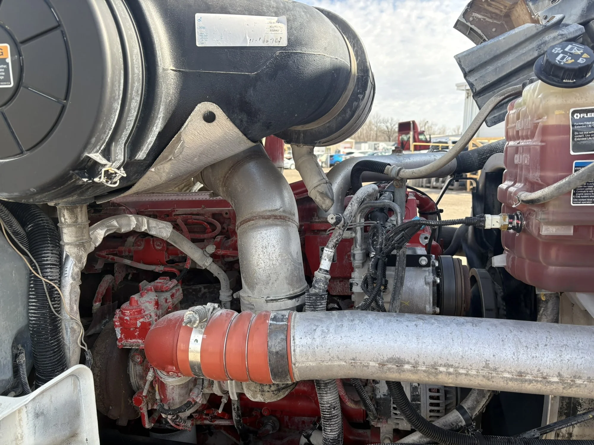 2019 International HX - image 16