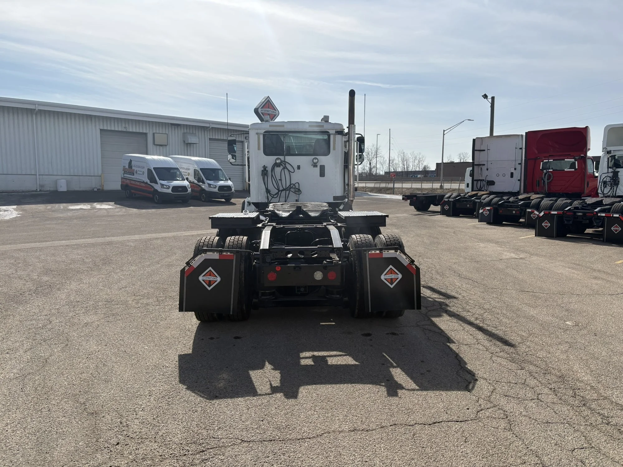 2019 International HX - image 8