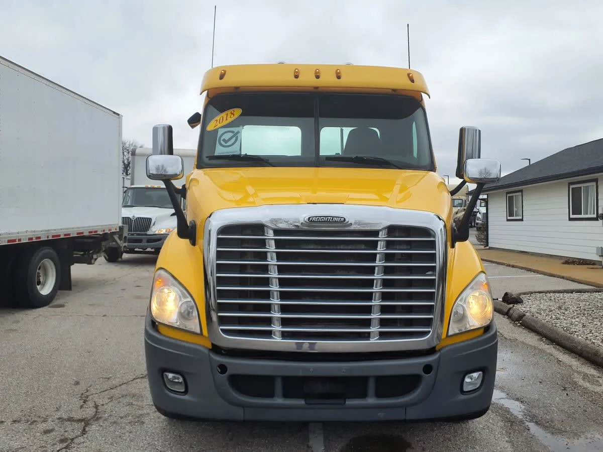 2018 Freightliner Cascadia in O'fallon, MO — photo 2