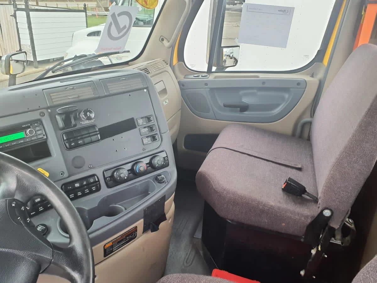 2018 Freightliner Cascadia in O'fallon, MO — photo 10