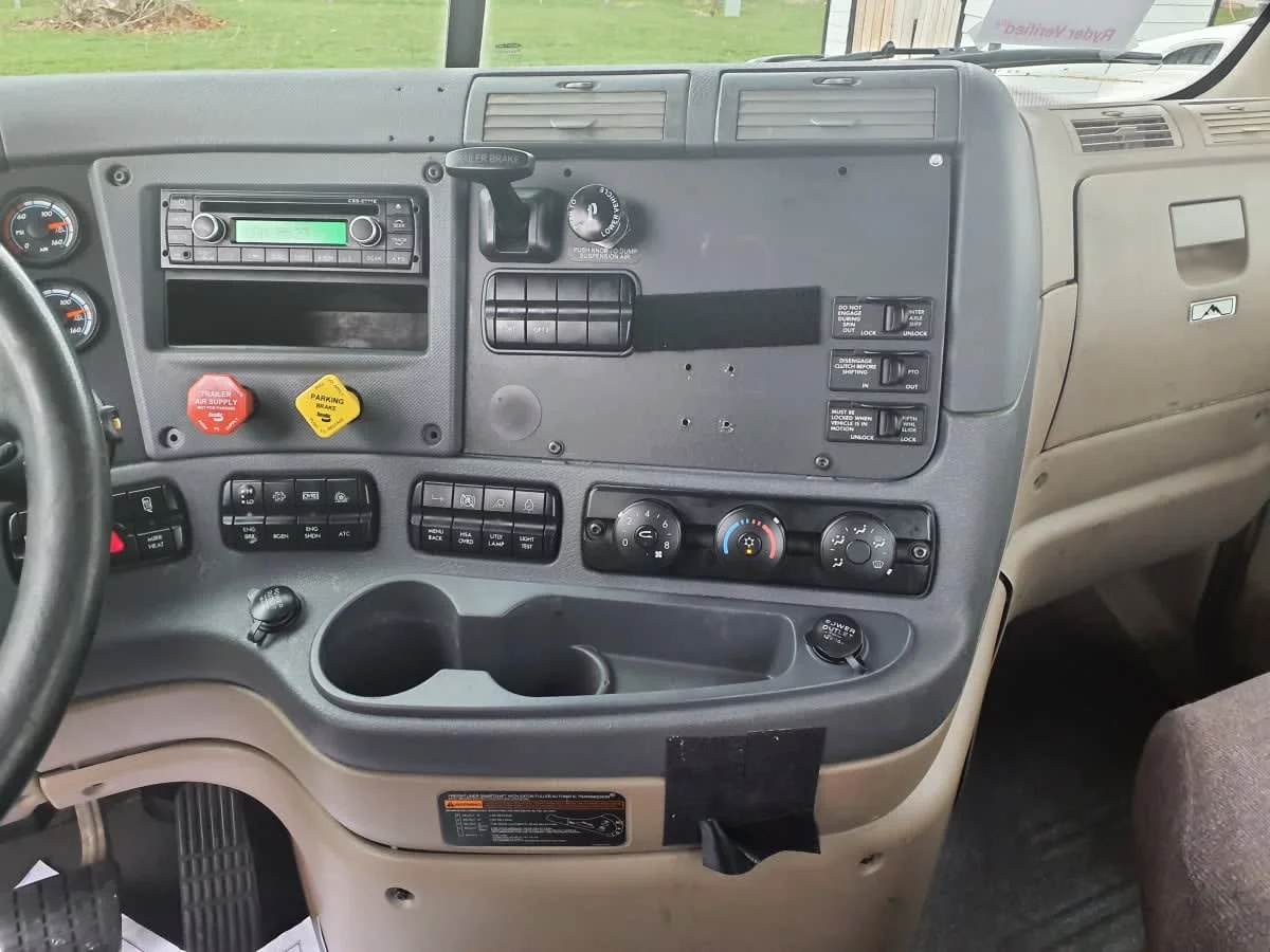 2018 Freightliner Cascadia in O'fallon, MO — photo 7
