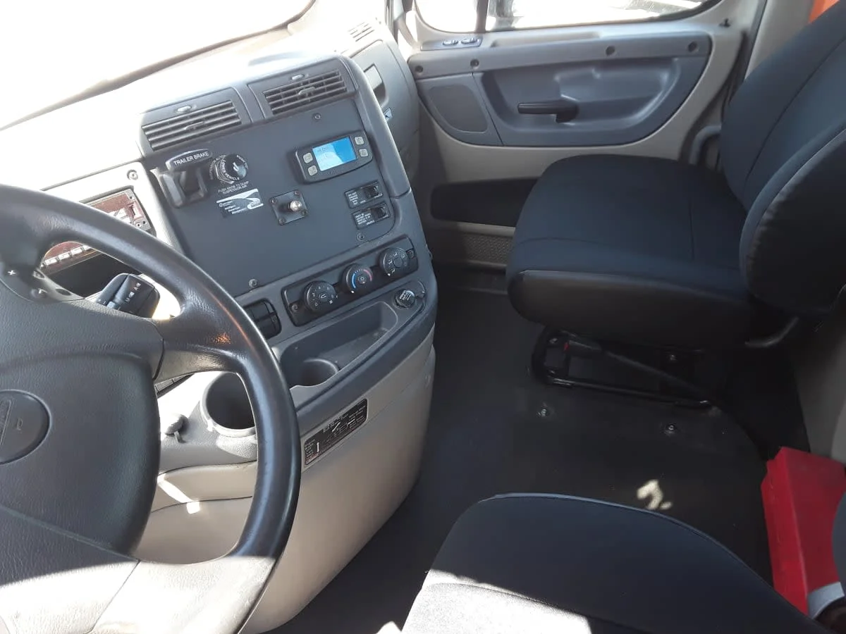 2018 Freightliner Cascadia in Montebello, CA — photo 7