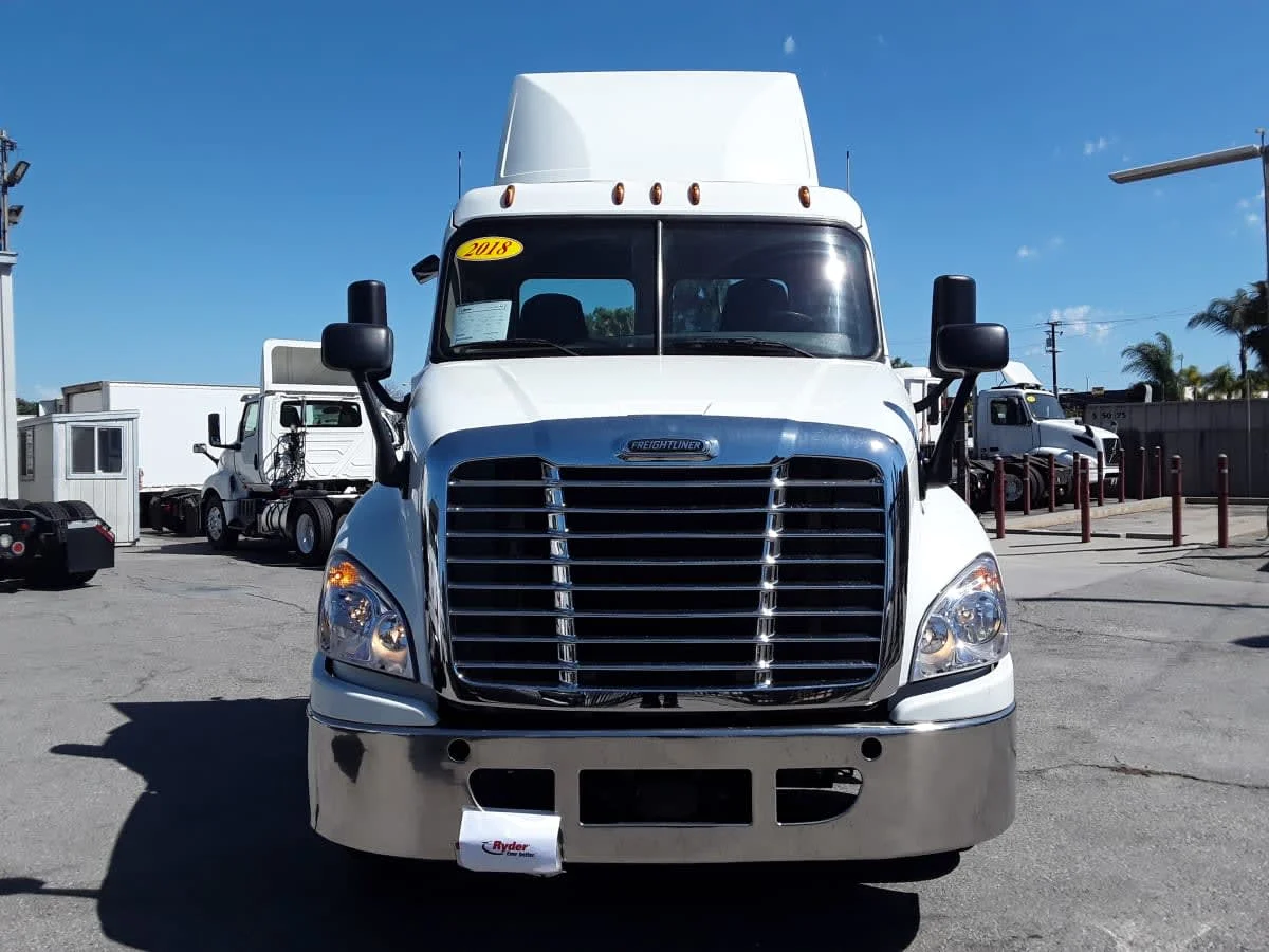 2018 Freightliner Cascadia in Montebello, CA — photo 2