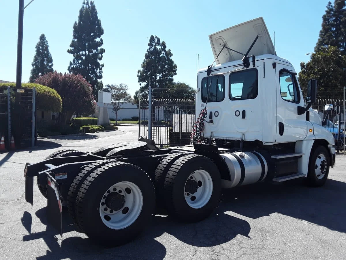 2018 Freightliner Cascadia in Montebello, CA — photo 4