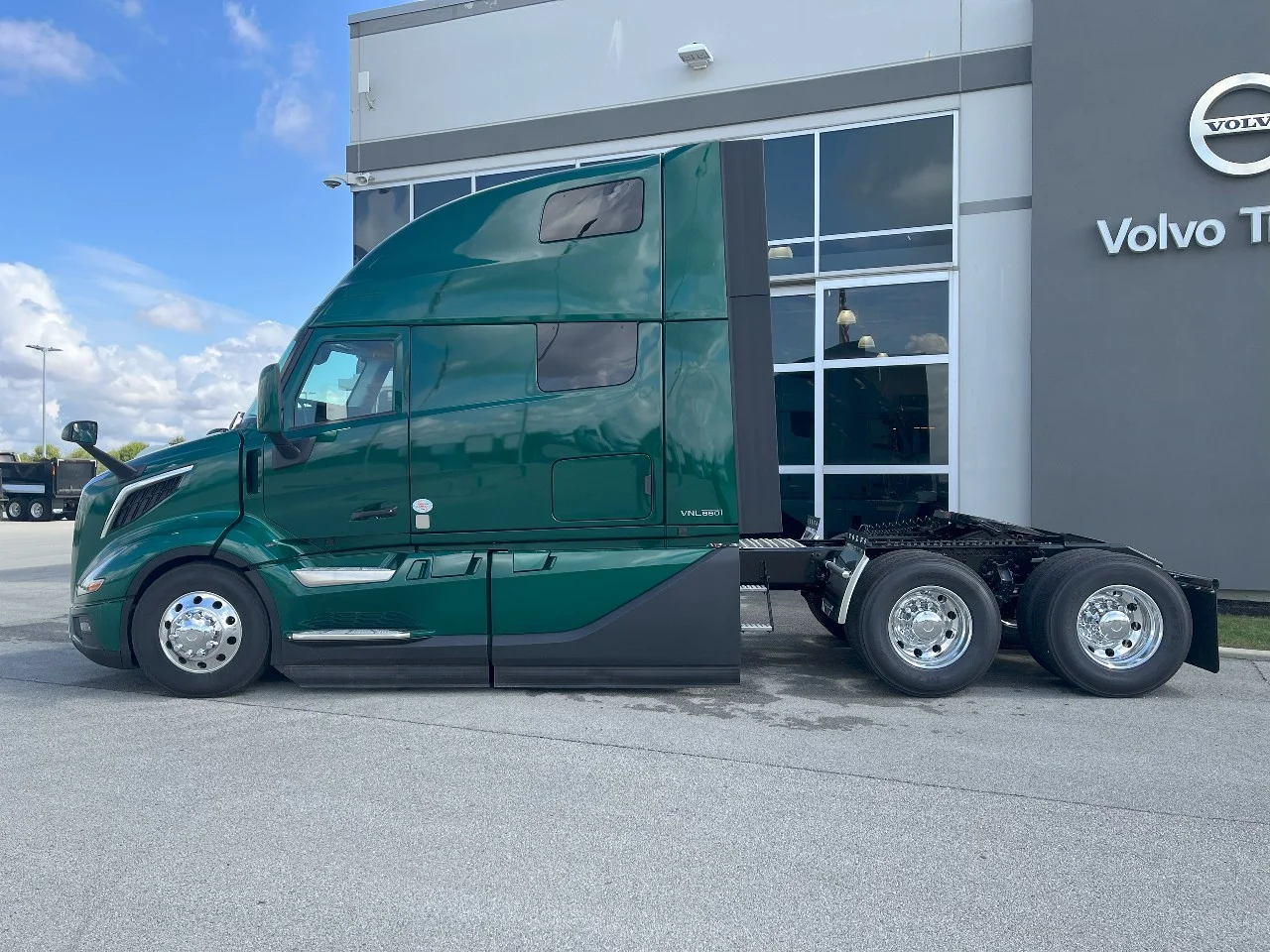 2026 Volvo VNL 860 in Summit, IL — photo 8