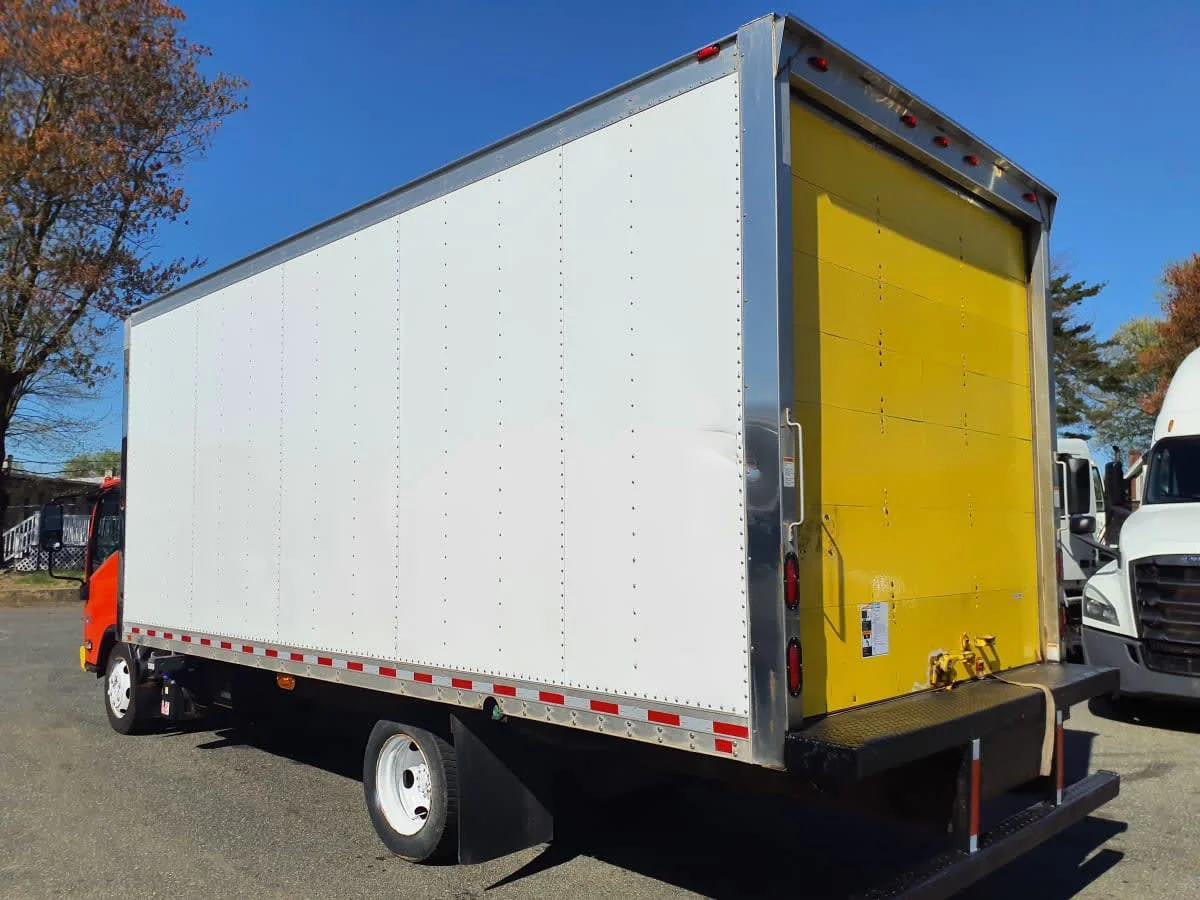 2017 Isuzu NRR - image 6