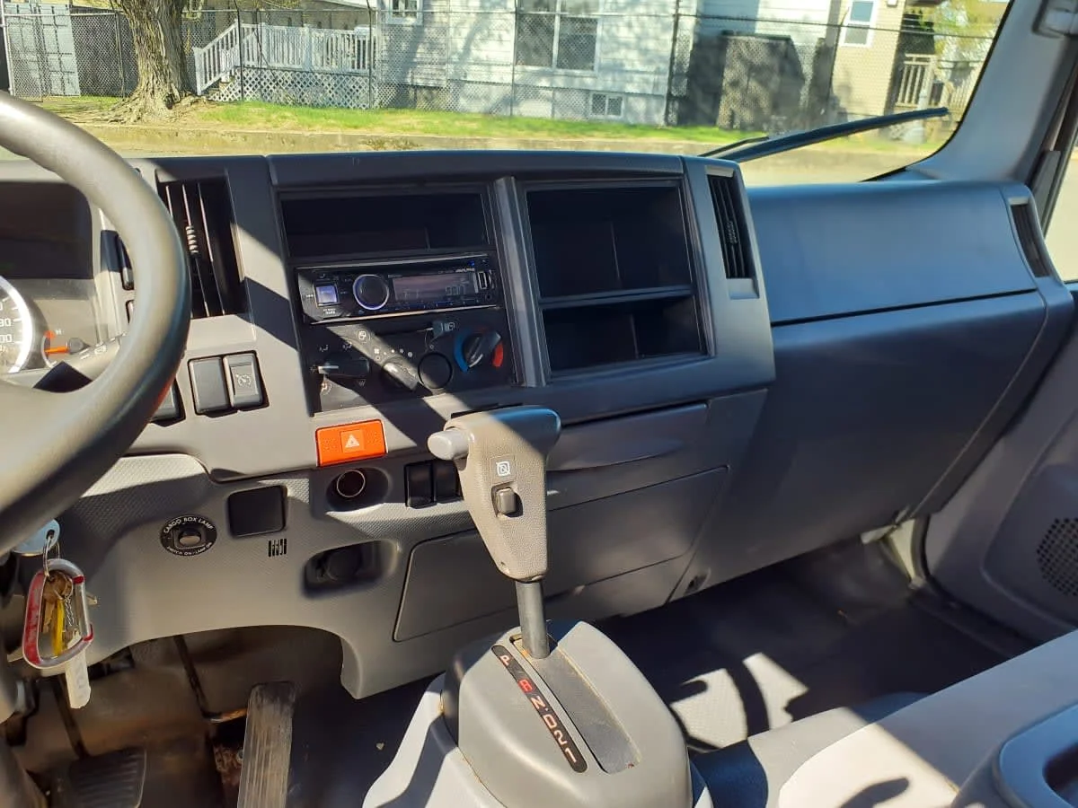 2017 Isuzu NRR - image 7