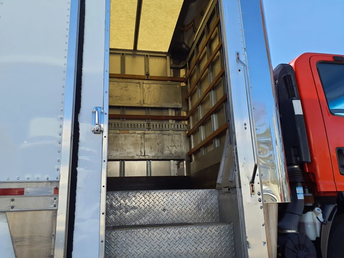 2017 Isuzu NRR - image 12