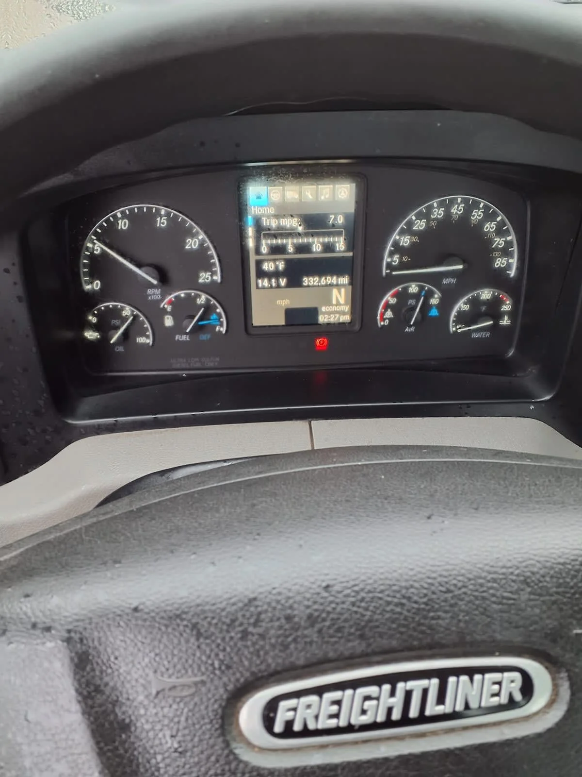 2019 Freightliner Cascadia - image 9