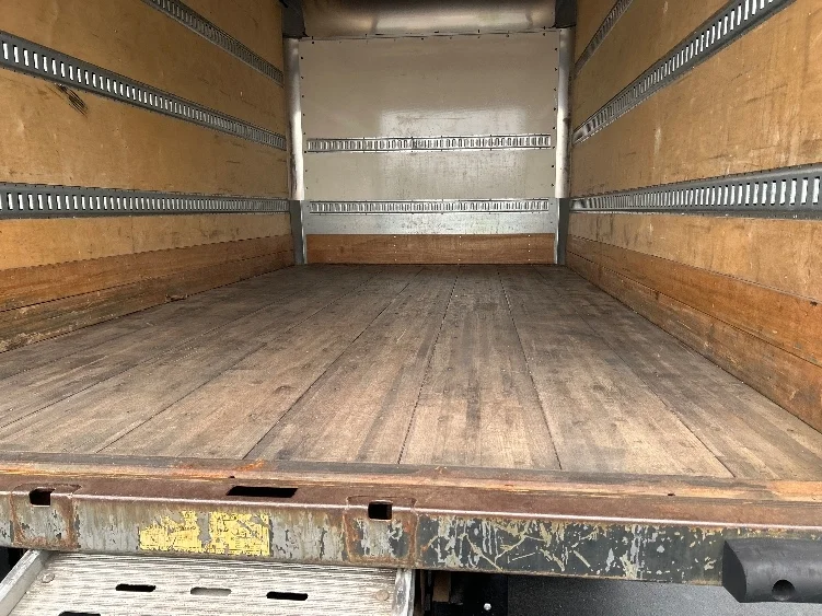 2022 Isuzu NRR in Montgomery, NY — photo 10